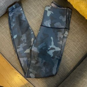 Wear it to heart reversible leggings